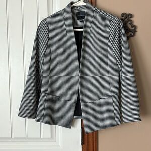 Black and white houndstooth blazer
